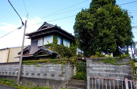 【ふじみ野市の不動産売却なら】空き家を放置するとどうなるのか？そのリスクと管理法を知ろう|株式会社カラーズハウス